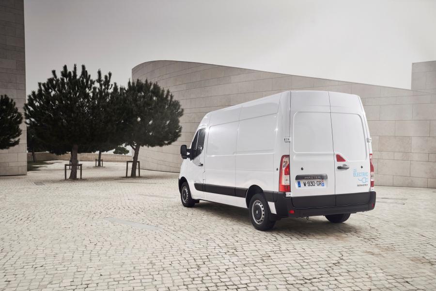  Renault Master Z.E. L3H2 Van 2017 года  (фото 10 из 42)